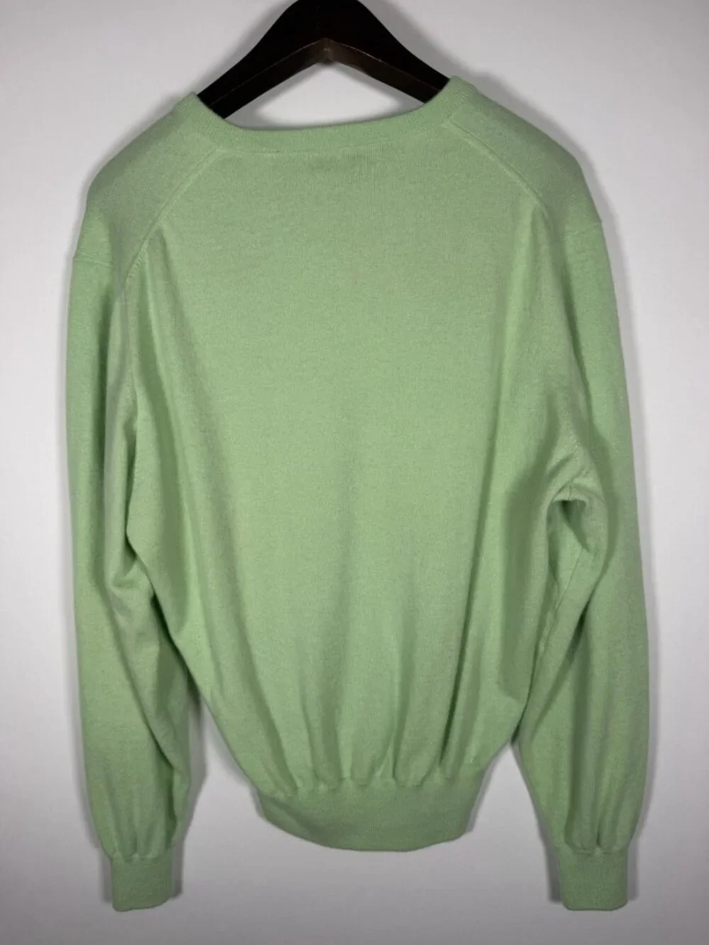 Peter Millar light lime green 100% cashmere vneck sweater L quiet luxury preppy